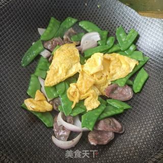 腊肠鸡蛋炒荷兰豆的做法步骤：16