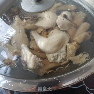金线莲竹荪王鸽汤的做法步骤：10