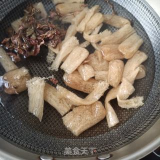 金线莲竹荪王鸽汤的做法步骤：8