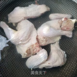 金线莲竹荪王鸽汤的做法步骤：2