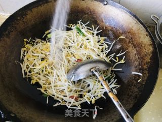 醋溜绿豆芽的做法步骤：4