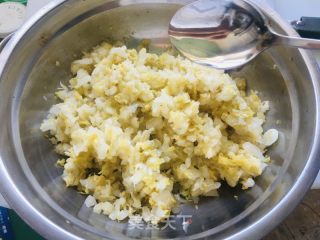 酸菜水饺的做法步骤：3