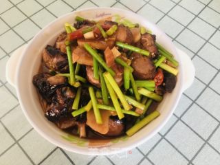 蒜苔炒酱油鸭的做法步骤：9