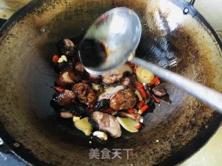 蒜苔炒酱油鸭的做法步骤：5