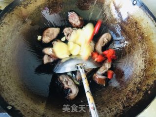 蒜苔炒酱油鸭的做法步骤：4