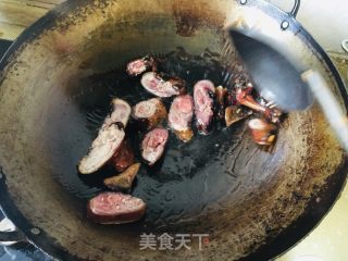 蒜苔炒酱油鸭的做法步骤：3