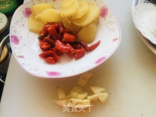 蒜苔炒酱油鸭的做法步骤：2