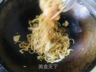 酸菜炒粉条的做法步骤：11