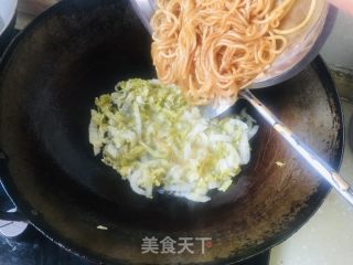 酸菜炒粉条的做法步骤：7