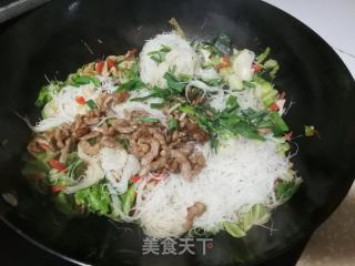 包菜肉丝炒粉干的做法步骤：9
