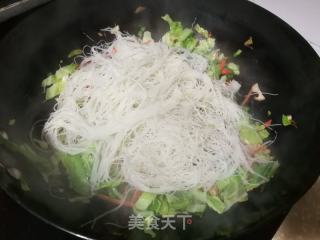 包菜肉丝炒粉干的做法步骤：8