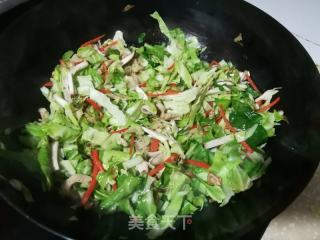包菜肉丝炒粉干的做法步骤：7