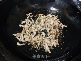 包菜肉丝炒粉干的做法步骤：5
