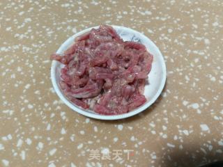 包菜肉丝炒粉干的做法步骤：2