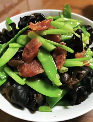 茴香杆黑木耳炒腊肠的做法步骤：12