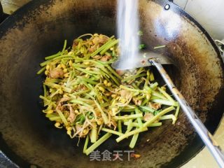 芹菜黄豆芽炒肉片的做法步骤：8
