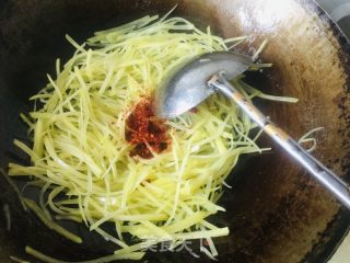 土豆丝炒酸菜的做法步骤：5