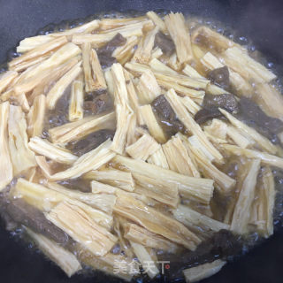 牛肉炒腐竹的做法步骤：5