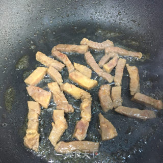 牛肉炒腐竹的做法步骤：3