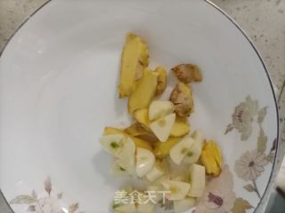 辣椒炒驴肉的做法步骤：2