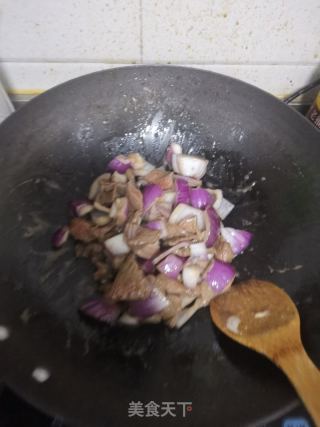 洋葱爆牛肉的做法步骤：6