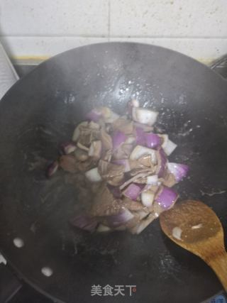 洋葱爆牛肉的做法步骤：4