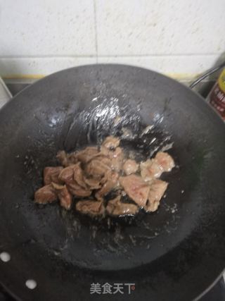 洋葱爆牛肉的做法步骤：3