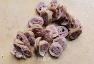 孜然辣椒煸小肠的做法步骤：2