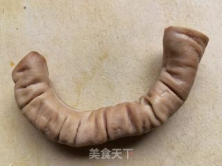 孜然辣椒煸小肠的做法步骤：1