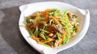 瘦肉丝炒芹菜的做法步骤：8