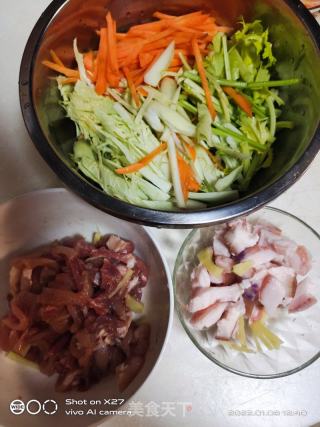 瘦肉丝炒芹菜的做法步骤：1