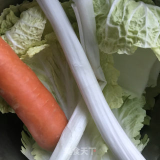 牛肉丸炖白菜的做法步骤：1