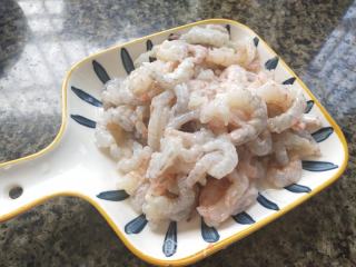 虾滑汤的做法步骤：2