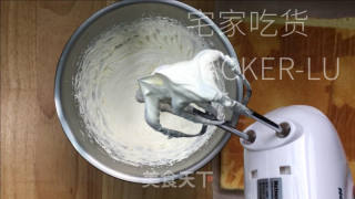 家常虎皮蛋糕卷，第一次做丑了点，但是很好吃哦，虎年要虎虎生威，快来做一个吧。的做法步骤：18