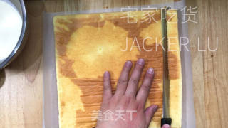 家常虎皮蛋糕卷，第一次做丑了点，但是很好吃哦，虎年要虎虎生威，快来做一个吧。的做法步骤：17