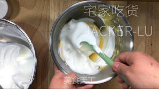 家常虎皮蛋糕卷，第一次做丑了点，但是很好吃哦，虎年要虎虎生威，快来做一个吧。的做法步骤：12