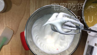 家常虎皮蛋糕卷，第一次做丑了点，但是很好吃哦，虎年要虎虎生威，快来做一个吧。的做法步骤：11