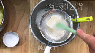 家常虎皮蛋糕卷，第一次做丑了点，但是很好吃哦，虎年要虎虎生威，快来做一个吧。的做法步骤：7