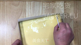 家常虎皮蛋糕卷，第一次做丑了点，但是很好吃哦，虎年要虎虎生威，快来做一个吧。的做法步骤：4