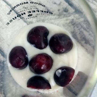 车厘子麦片拌酸奶的做法步骤：4