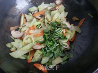 香菇胡萝卜炒佛手瓜的做法步骤：6