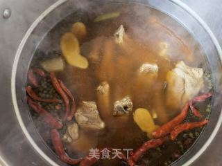 排骨汤卤豆腐的做法步骤：1