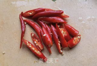 荷兰豆小米椒炒鸡蛋的做法步骤：2