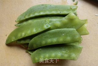 荷兰豆小米椒炒鸡蛋的做法步骤：1