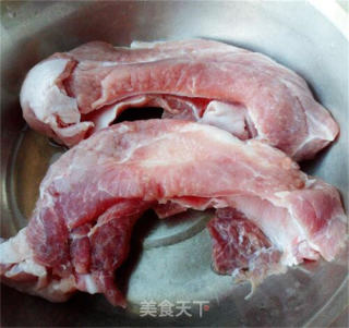 月牙骨卤肉饭的做法步骤：1