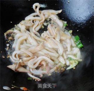双韭炒鱿鱼的做法步骤：5