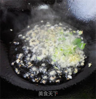 双韭炒鱿鱼的做法步骤：4