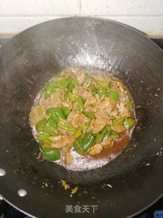 青椒炒肉的做法步骤：7