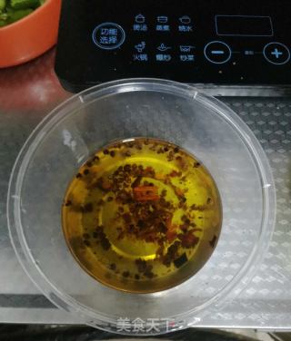 青椒炒肉的做法步骤：2
