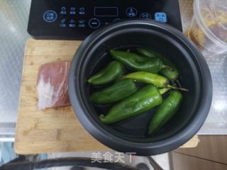 青椒炒肉的做法步骤：1